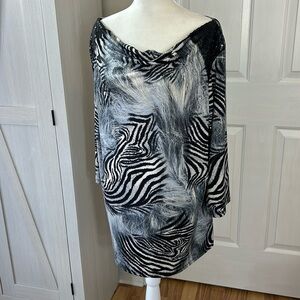 Shannon Ford Grey/Black Animal Print Blouse with Sequin detail at shoulder Sz 1X